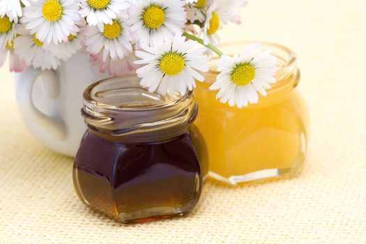 honey and daisies