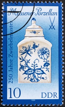 GDR - CIRCA 1989: a stamp printed in GDR shows Tea Caddy, 250th Anniversary of Meissen Onion-pattern Porcelain and Sword Emblem, circa 1989