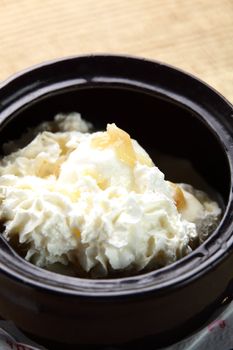 cold and white icecream in black pan