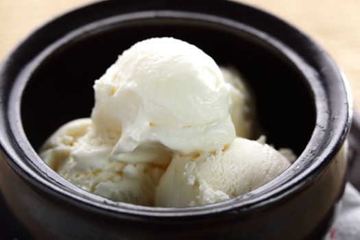 cold and white icecream in black pan