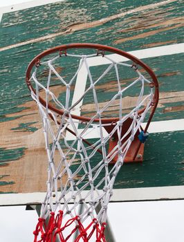 old outdoor basketball hoop