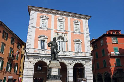 Piazza Garibaldi in Pisa with Giuseppe Garibaldi's monument.