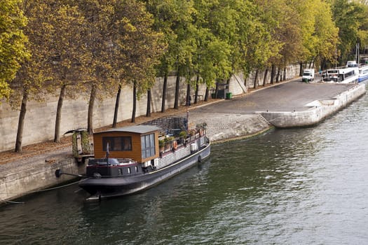 Peniche on the Seine