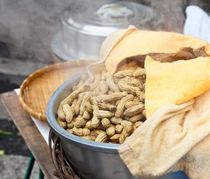 Street food in Taiwan - boiling peanuts