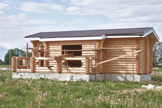 Small suburban house made ​​of logs under construction