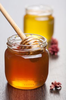 honey in jar 