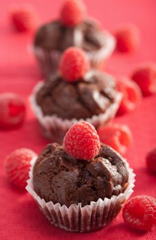 chocolate muffins with raspberry 