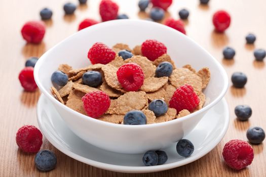 cornflakes with fresh berries 