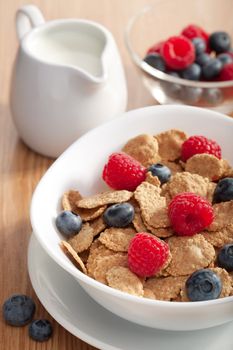 cornflakes with fresh berries