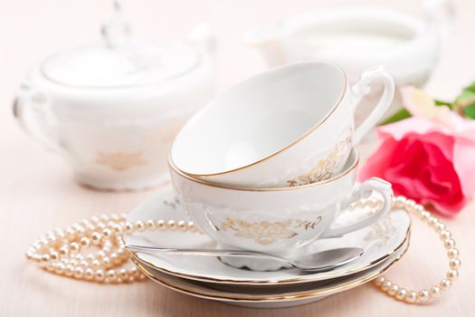 elegant tea cups 
