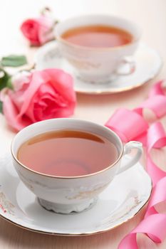 tea in elegant cups 