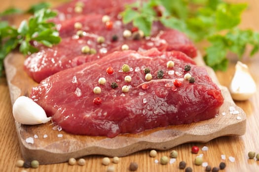 raw beef with spices 