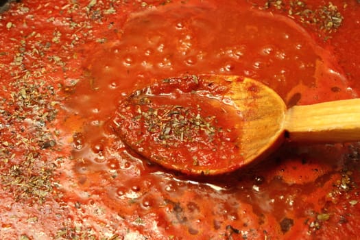 making tomato sauce for pizza