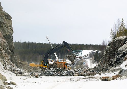 Construction of roads in difficult circumstances through the rock in northern Russia