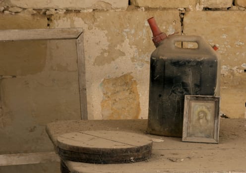 old jerrycan and painting on table full of brown dus