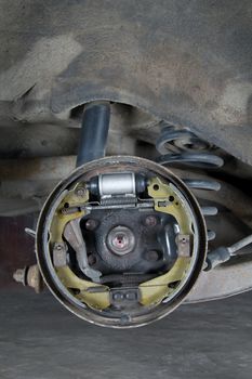 New brake pads and cylinder brake drum