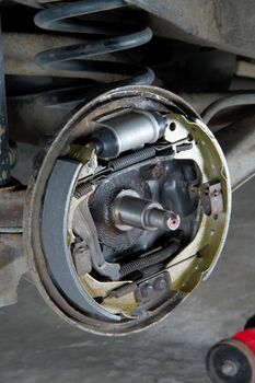New brake pads and cylinder brake drum