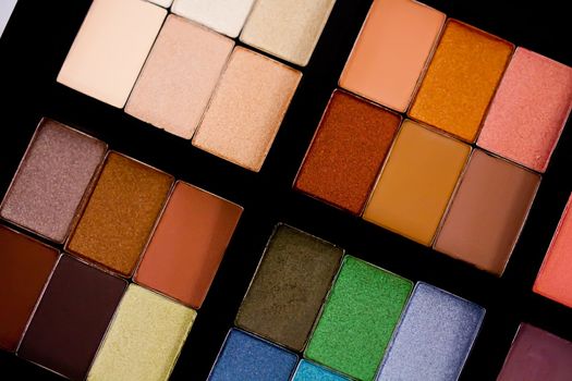 muliple colors of eye shadows in a palette 