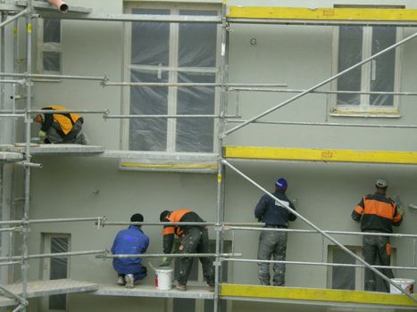 masons working to a fa�ade on a scaffolding