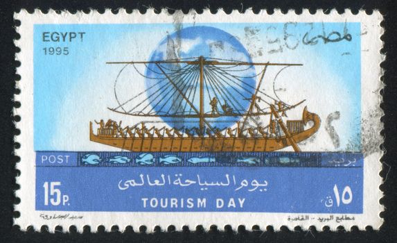 EGYPT - CIRCA 1995: stamp printed by Egypt, shows Ancient boat, oarsmens, fishes, circa 1995