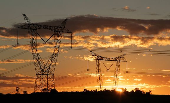 Eletricity tower providing energy distribution over sunset