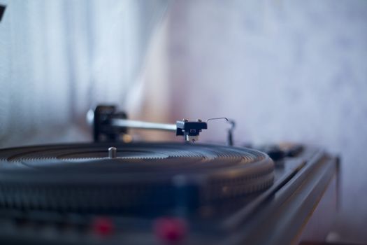 Zoomed wiew of vinyl player waiting wise user