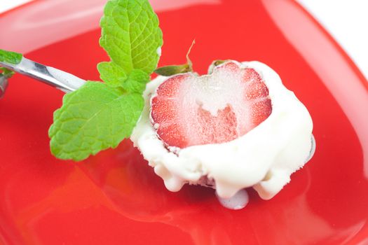 ice cream with mint and strawberry