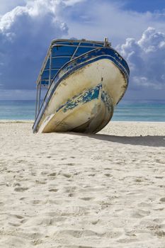 A beached boat waiting for high tided