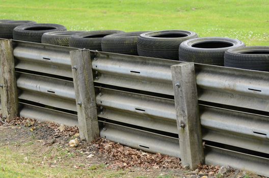 Crash barrier with tyre wall