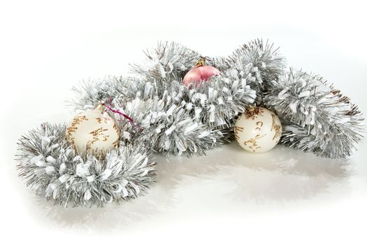 Fur-tree spheres and garland with reflexion against