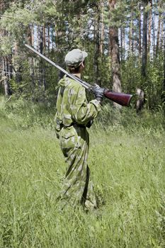 The shooter in camouflage with an old gun