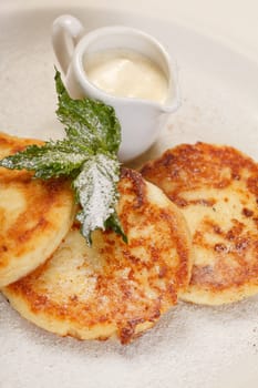 Cheese pancakes with sour cream