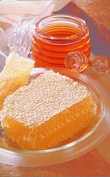 Honeycomb with natural honey