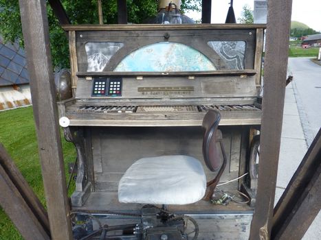 Mobile piano and computerstand in Alvdal, Norway