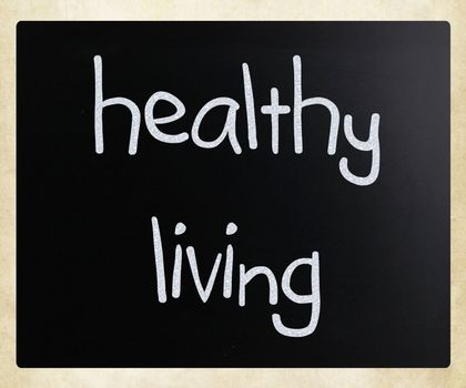 "Healthy living" handwritten with white chalk on a blackboard.