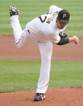 PITTSBURGH - SEPTEMBER 24 :Charlie Morton of the Pittsburgh Pirates fires a pitch against the Cincinnati Reds on September 24, 2009 in Pittsburgh, PA.