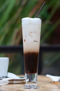 this picture is a glass of ice coffee 