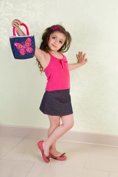 girl dance with bag