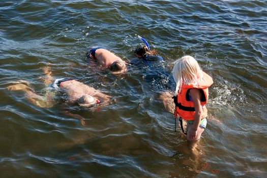 Kids diving