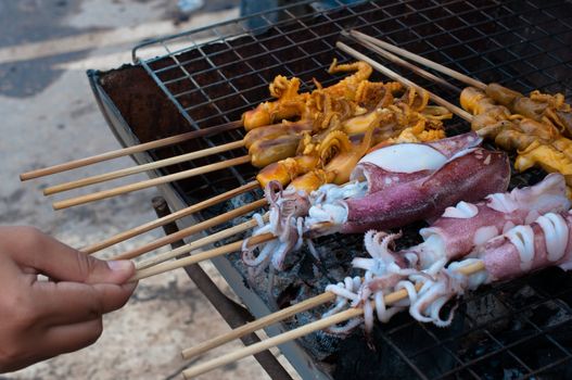 roasts squid in roasts stove 