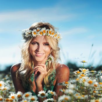 beautiful girl on the daisy flowers field 