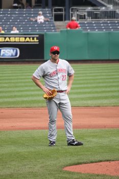 PITTSBURGH - SEPTEMBER 24: Scott Rolen of the Red during a games against the Pittsburgh Pirates on September 24, 2009 in Pittsburgh, PA.