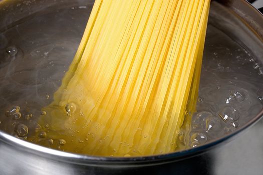 cooking spaghetti in hot water