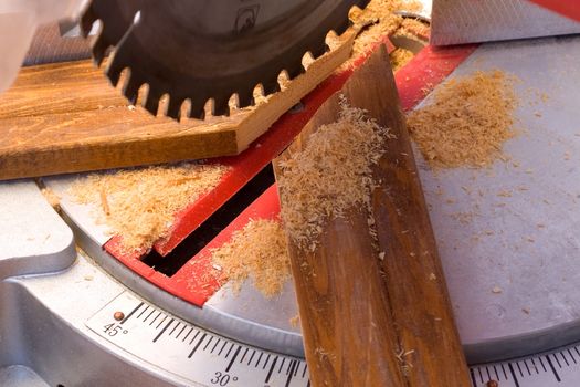 Circular saw wood cutting plank