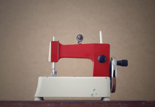 Old metal crank sewing machine