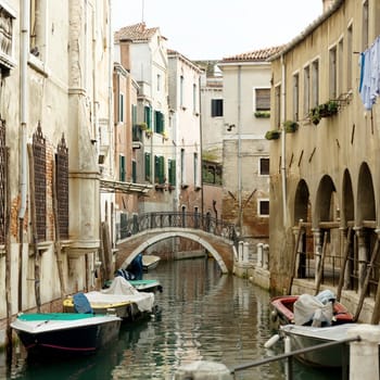 An image of boats in the city of Venice