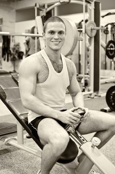 Portrait of a smiling bodybuilder in fitness club