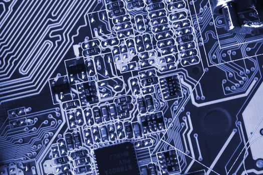 microcircuit with chip of condensers, resistors and transistors