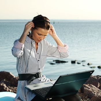 woman with laptop sea background