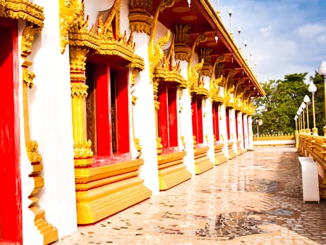 The beauty of the corridors. The Thai temple architecture.